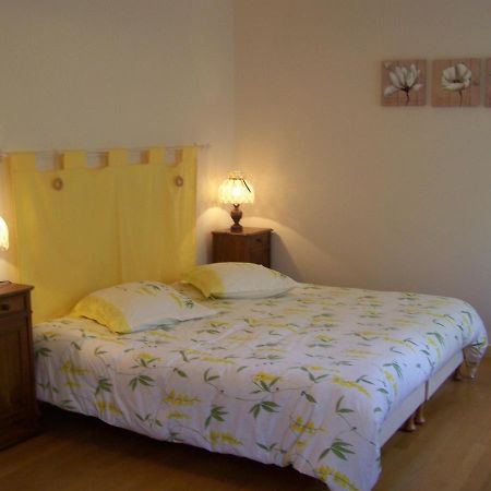 Les Cigales Bed & Breakfast Charols Екстериор снимка