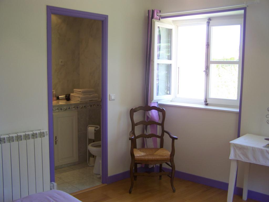 Les Cigales Bed & Breakfast Charols Стая снимка