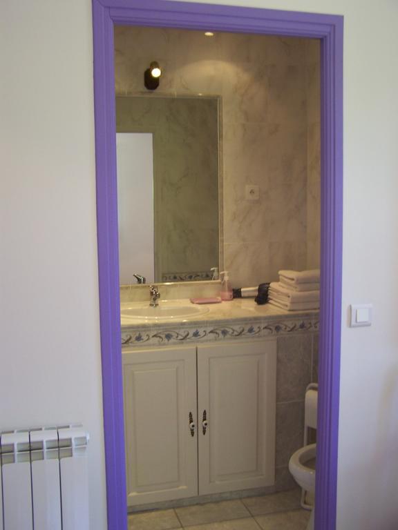 Les Cigales Bed & Breakfast Charols Стая снимка