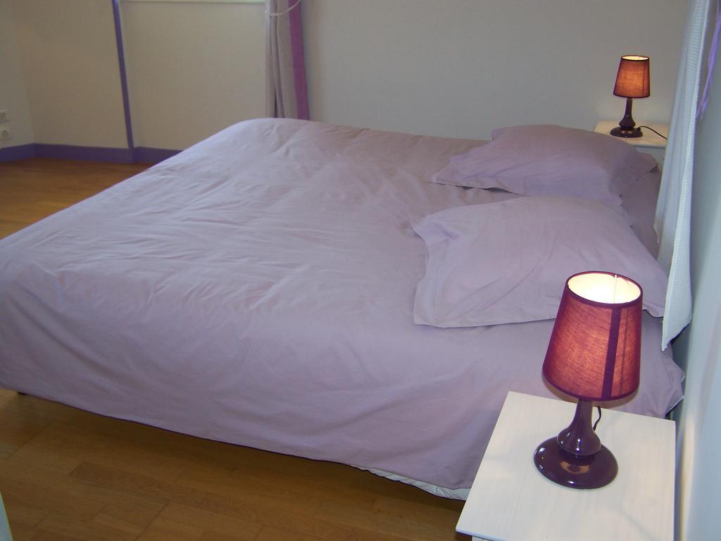 Les Cigales Bed & Breakfast Charols Стая снимка