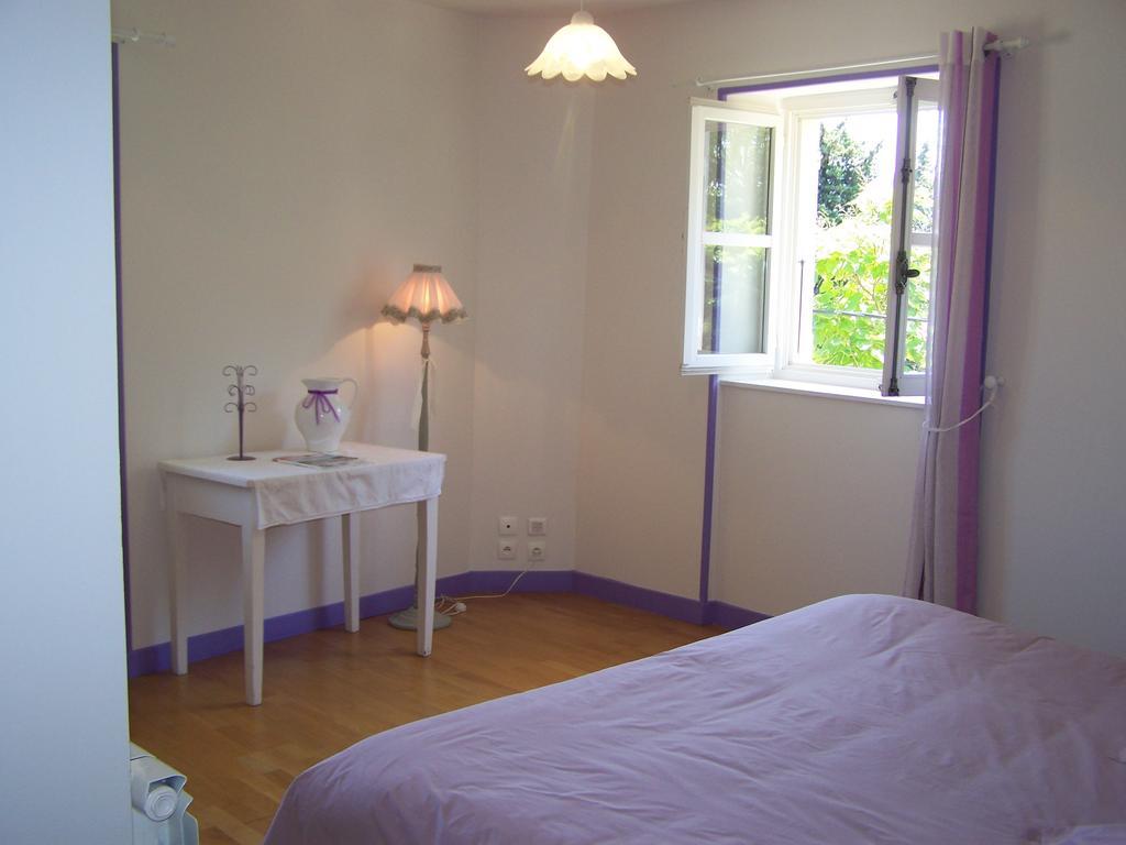 Les Cigales Bed & Breakfast Charols Стая снимка