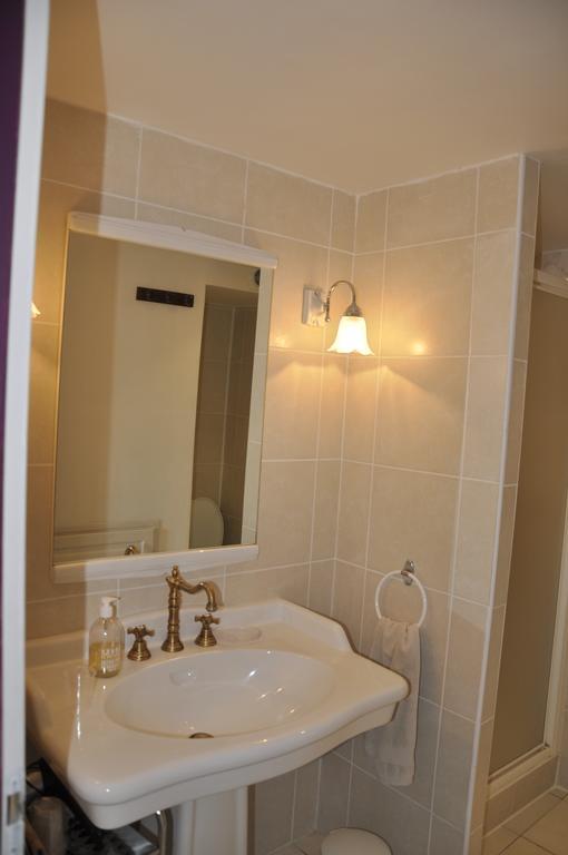Les Cigales Bed & Breakfast Charols Екстериор снимка