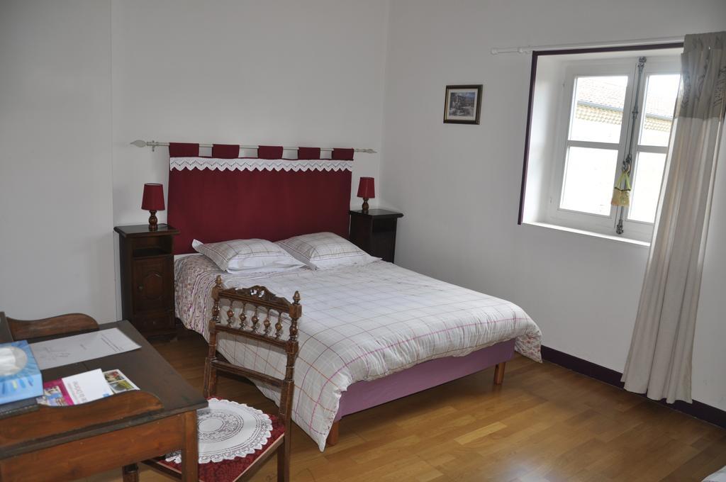 Les Cigales Bed & Breakfast Charols Екстериор снимка