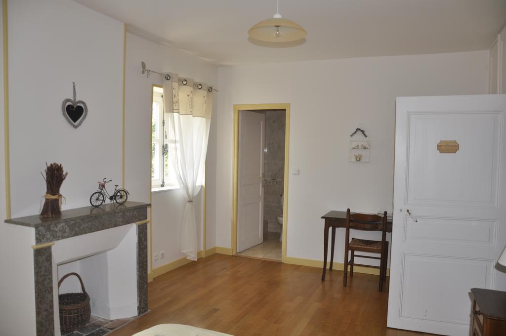 Les Cigales Bed & Breakfast Charols Екстериор снимка