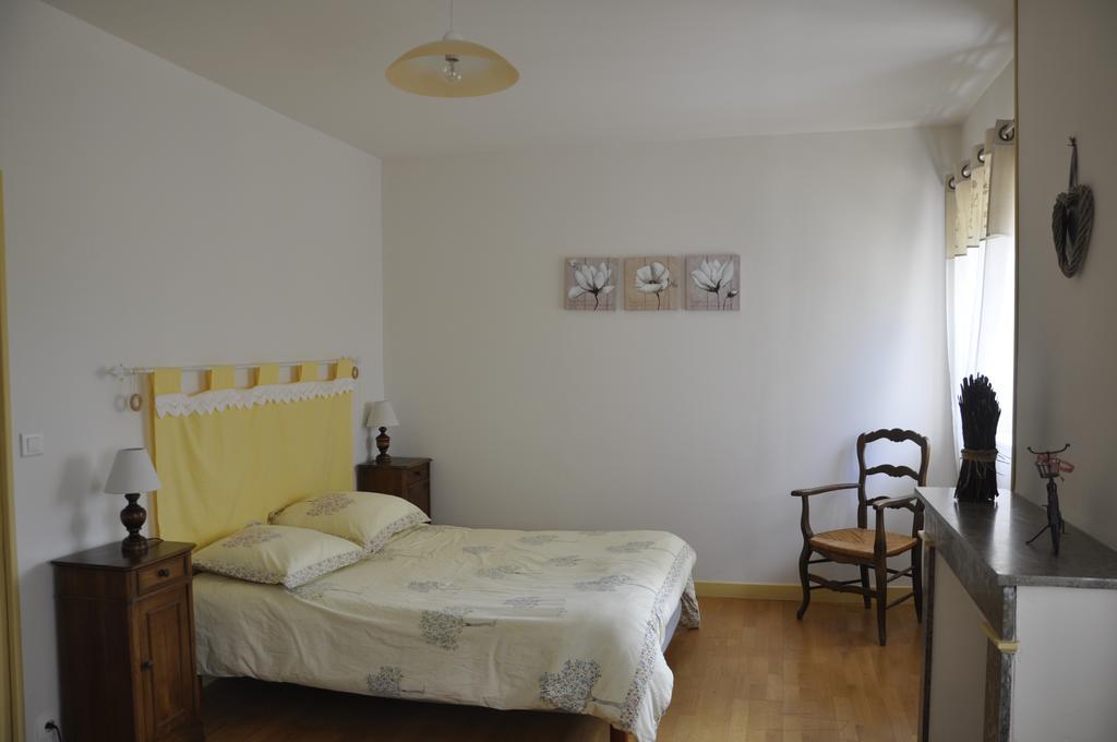 Les Cigales Bed & Breakfast Charols Екстериор снимка