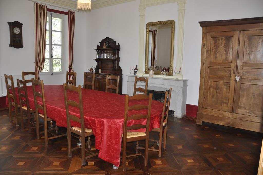 Les Cigales Bed & Breakfast Charols Екстериор снимка