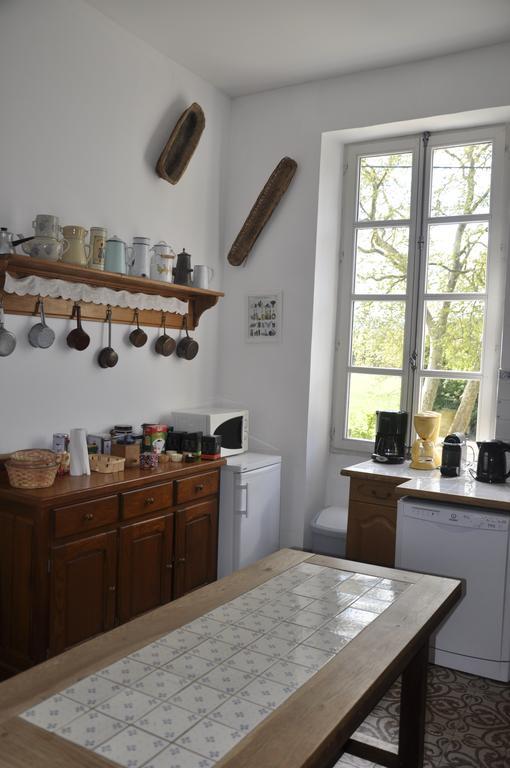 Les Cigales Bed & Breakfast Charols Екстериор снимка