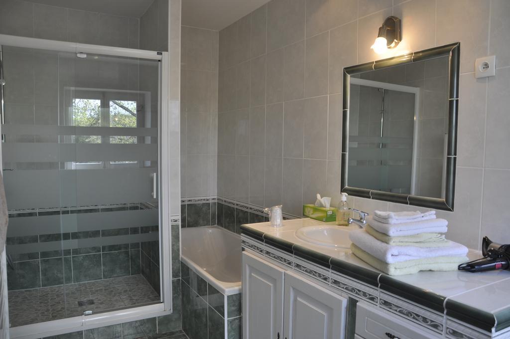 Les Cigales Bed & Breakfast Charols Екстериор снимка
