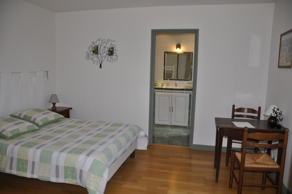 Les Cigales Bed & Breakfast Charols Екстериор снимка